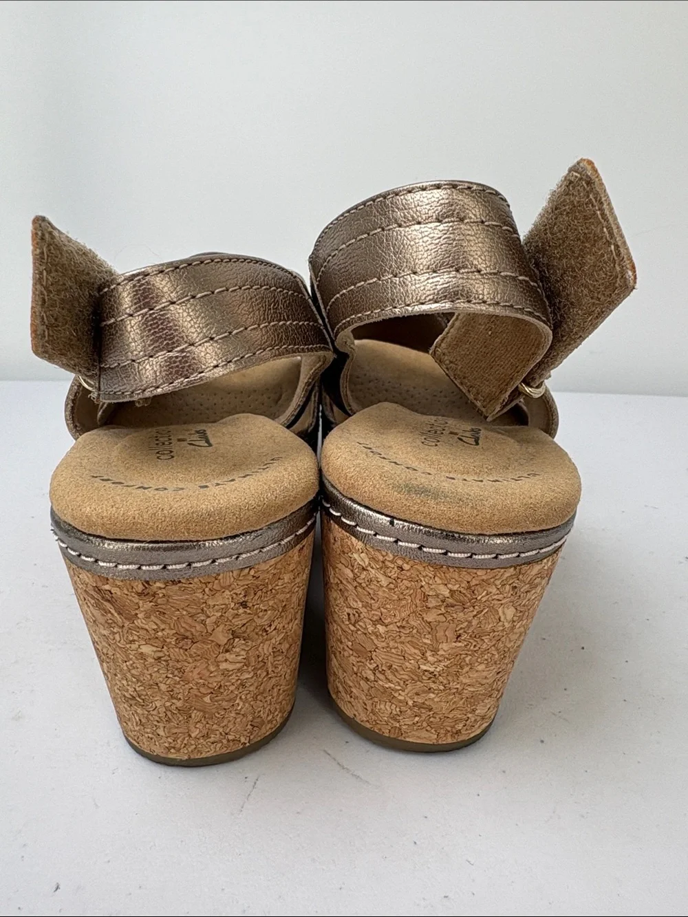 🍀 Clarks Metallic Gold Leather Wedge Sandals